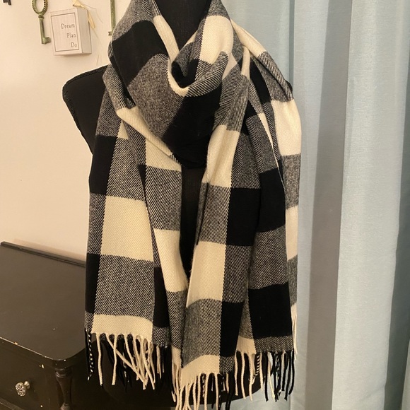 J. Crew Accessories - Sold! NWT, J. Crew Buffalo Check Scarf with fringe in black & ivory